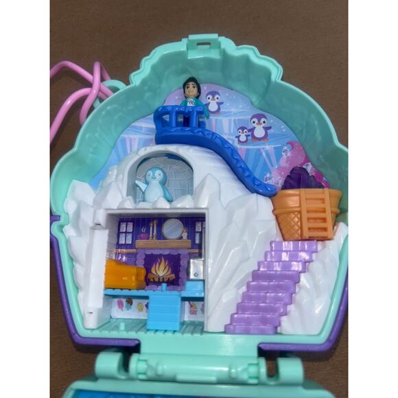Polly Pocket Snow Sweet Penguin Compact Playset not All Accessories are Included - Picture 4 of 5